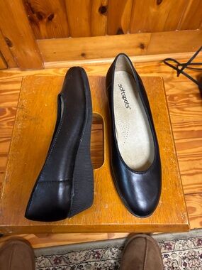 Softspots Black Leather Slip-On Round-Toe Comfort Flats